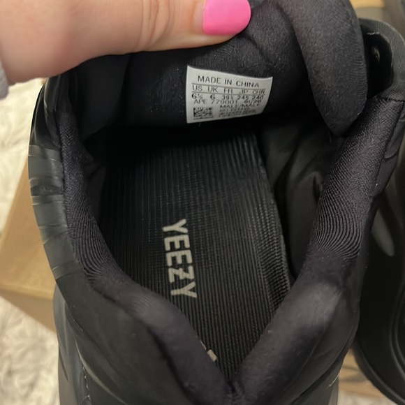 Yeezy 700 mnvn - Picture 5 of 9